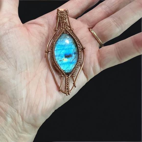 LABRADORITE WIRE WRAPPED PENDANT - Picture 2 of 2
